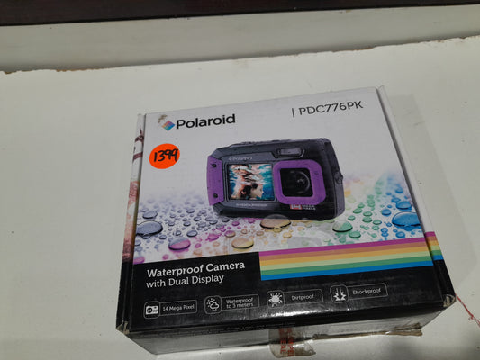 Polaroid waterproof digital camera box featuring dual display and 14MP resolution.