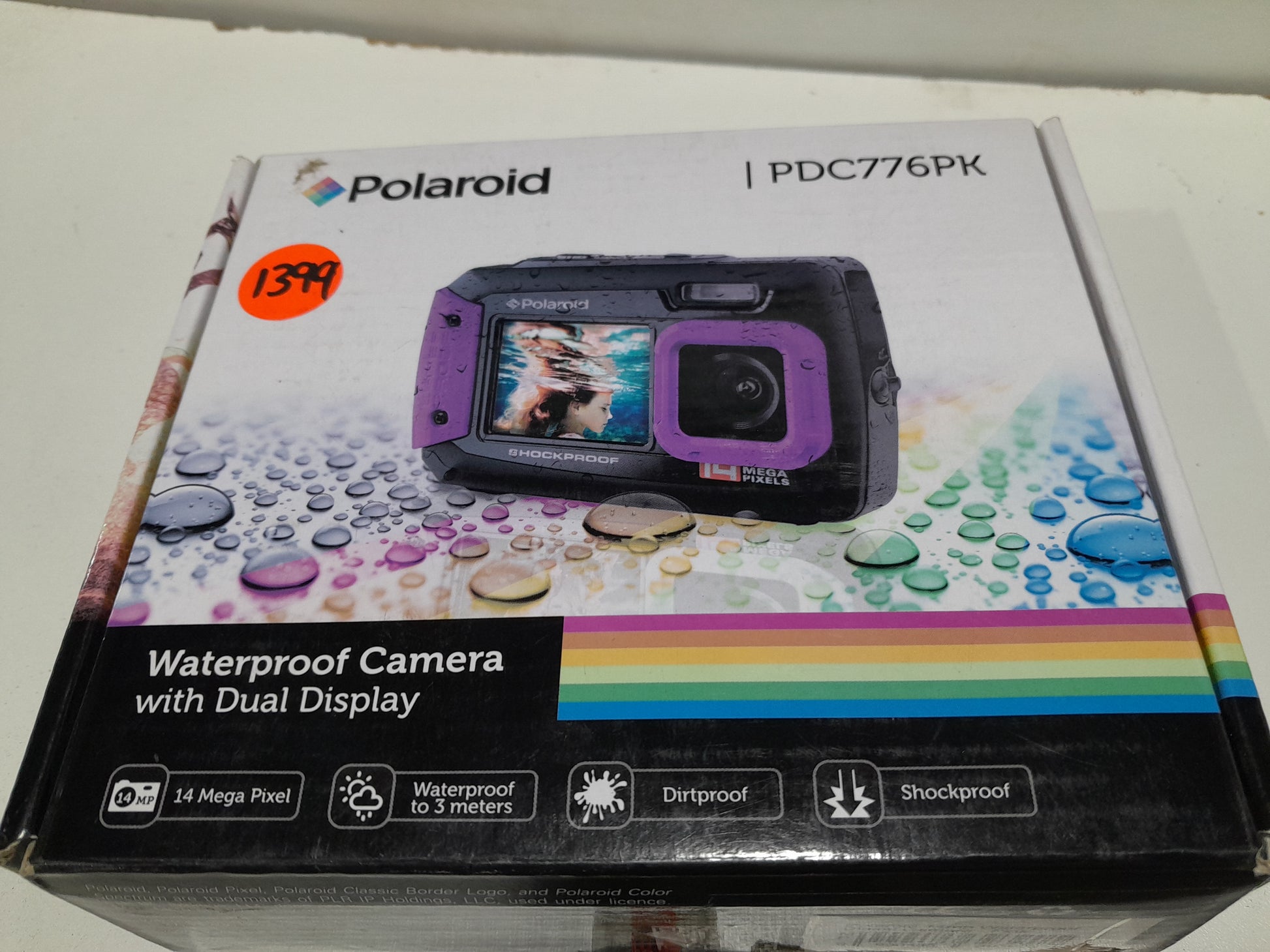 Close-up of Polaroid waterproof camera features including 14 megapixels and durability icons.