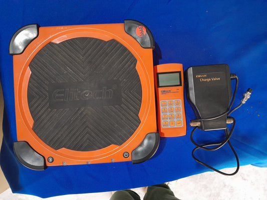 Elitech LMC-200 refrigerant scale on blue background, perfect for secondhand appliance sales at Die Skatkis.