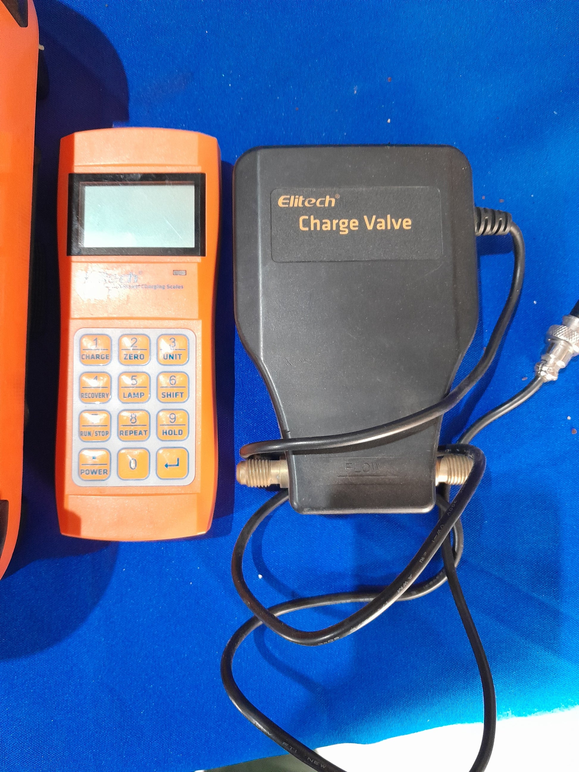 Complete Elitech LMC-200 refrigerant scale setup including control panel and charge valve for easy use.