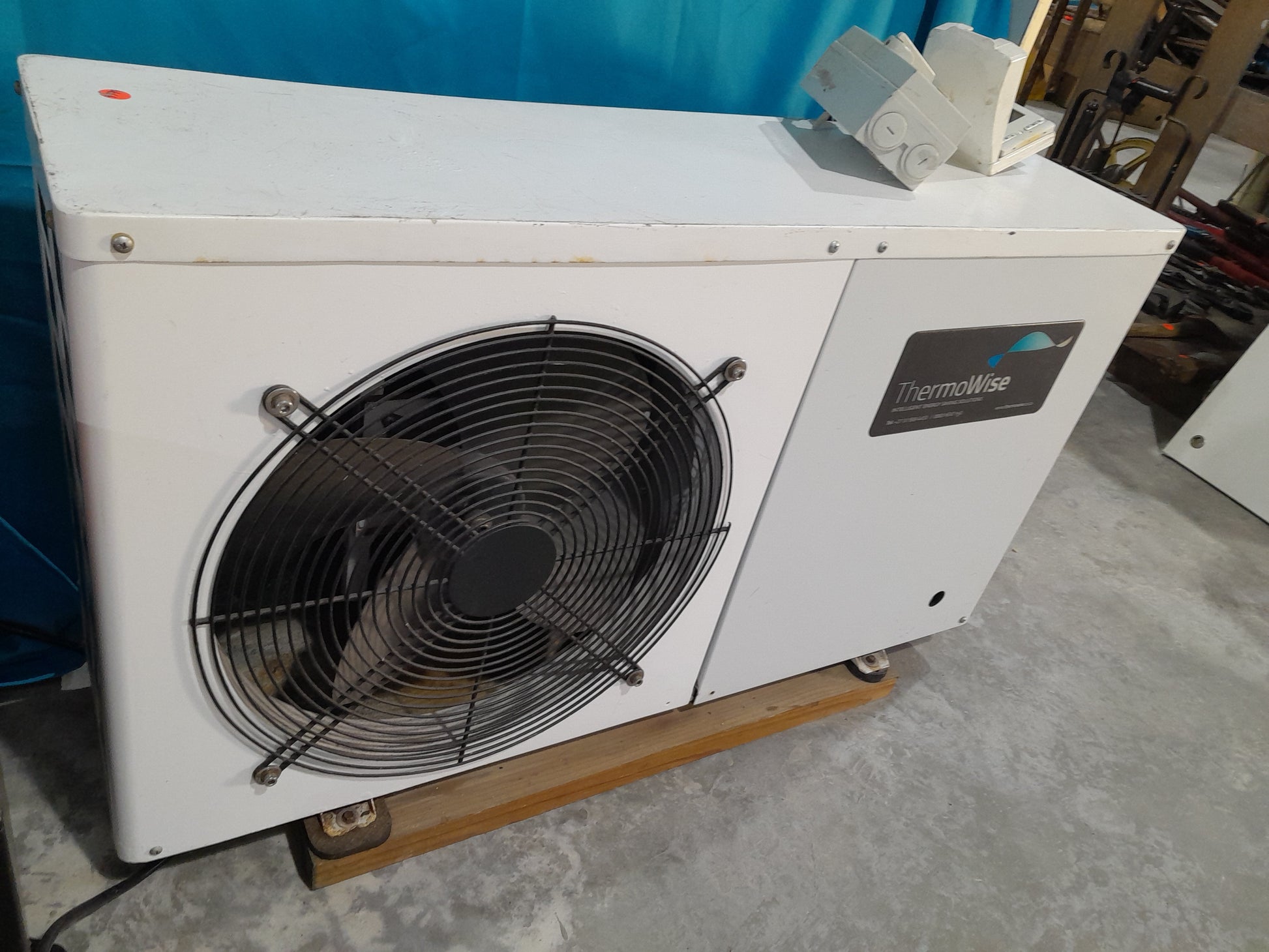 ThermoWise hot water heat pump for sale at Die Skatkis, ideal for efficient home water systems or pool heating.