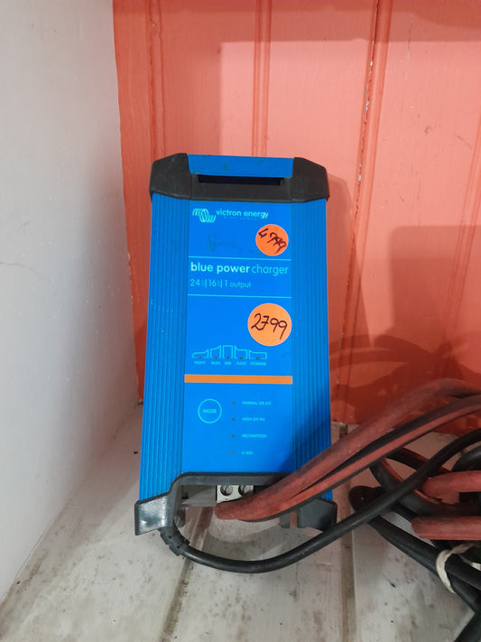 Victron Energy Blue Charger, 24V 16A with single output, in excellent condition, ideal for efficient battery charging