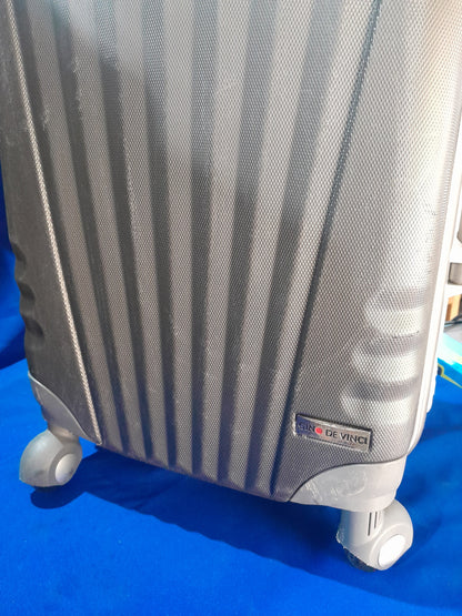 Close-up of the textured surface of Gino De Vince trolley case, ensuring durability and style.