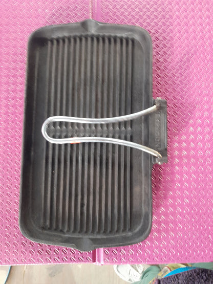 Versatile 0.3 litre Typhoon grill pan, great for everyday grilling needs.