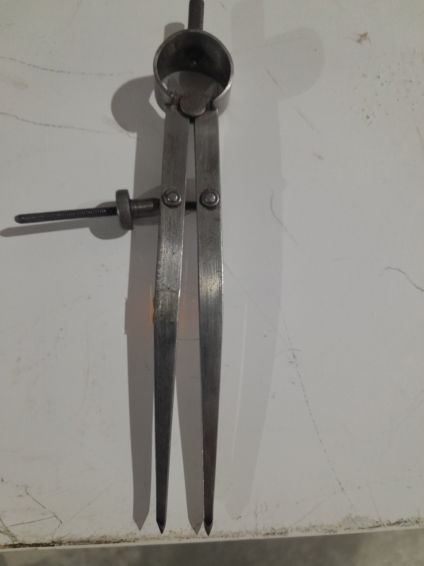 Groz 150mm spring divider, essential for accurate distance marking in metalworking and crafting.