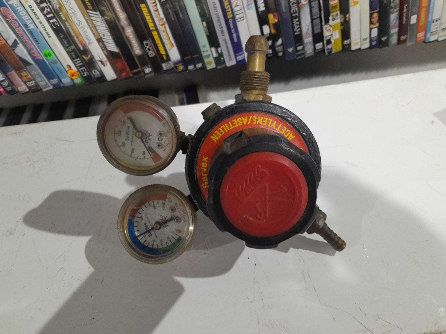 Detailed image of Sevex MK4 dual pressure regulator showcasing its dual pressure control features.
