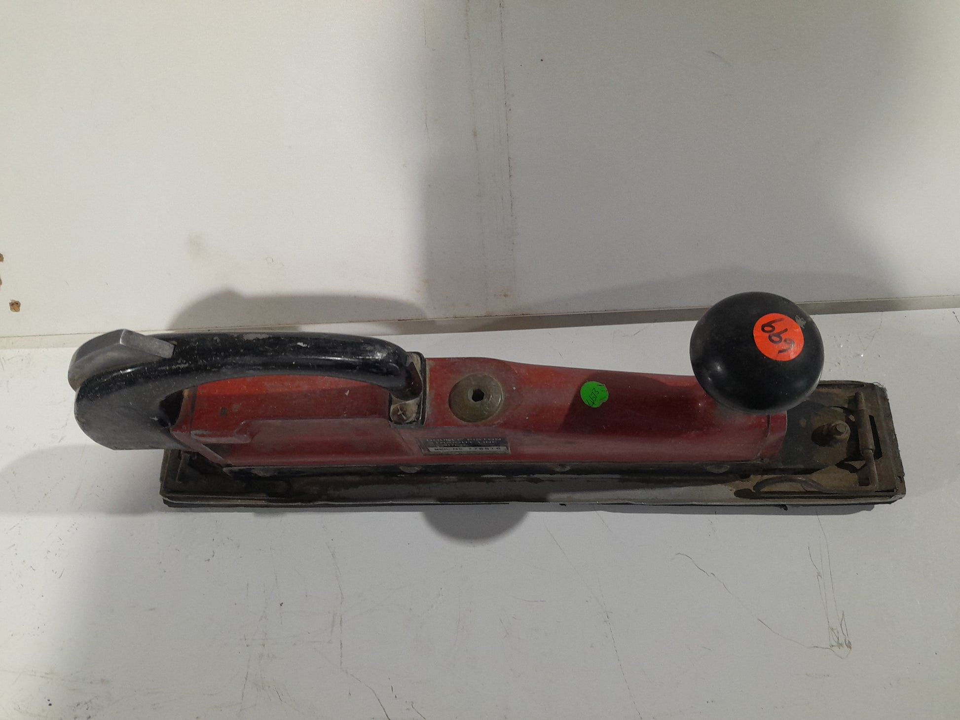 High-quality air powered straight line sander, essential for achieving professional-grade finishes on surfaces.