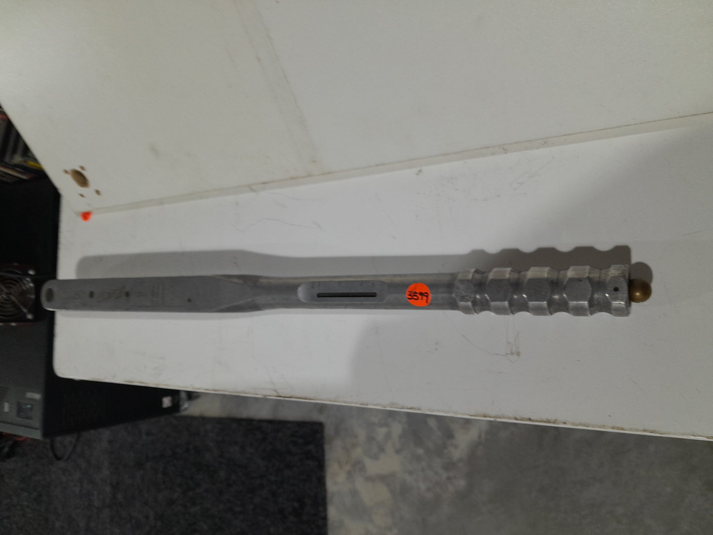 Close-up of Gedore 8560 A-01 Torque Wrench showcasing its ball locking mechanism and scale.