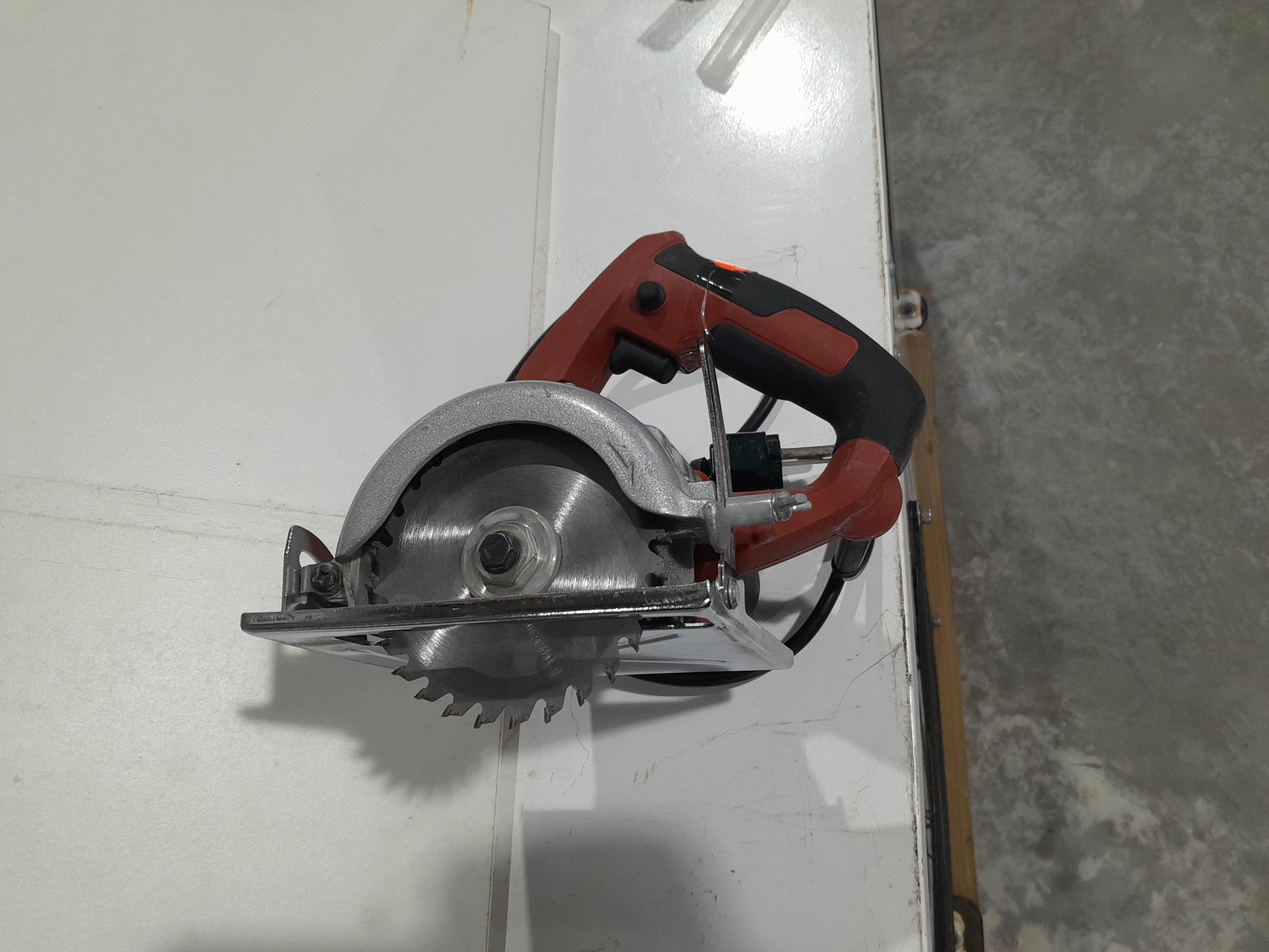 Compact No Name Electric Tile Cutter, 1680 Watt, suitable for home renovations and professional use.
