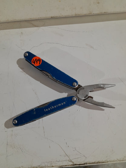 Leatherman Juice CS4 multi-tool with pliers, ideal for various tasks and outdoor activities.