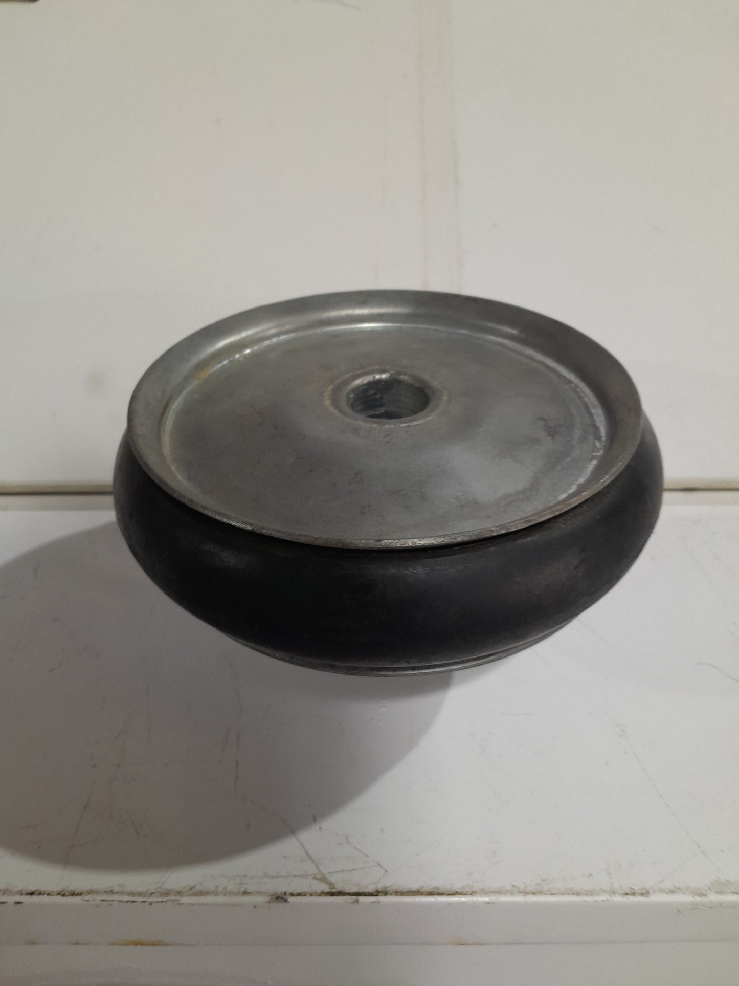 High-quality drain test plug, essential for plumbing tests, offered by Die Skatkis secondhand store.