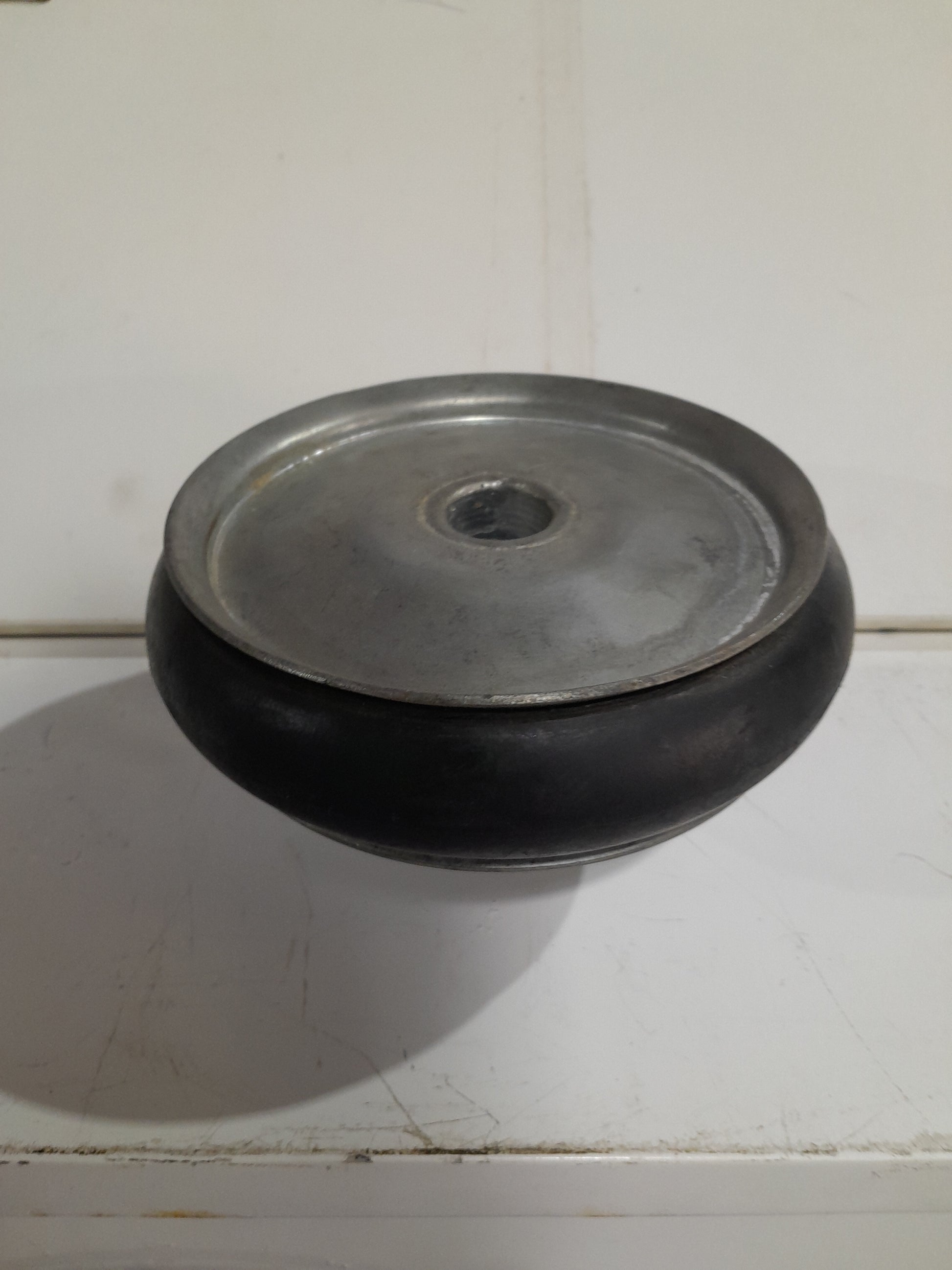 High-quality drain test plug, essential for plumbing tests, offered by Die Skatkis secondhand store.