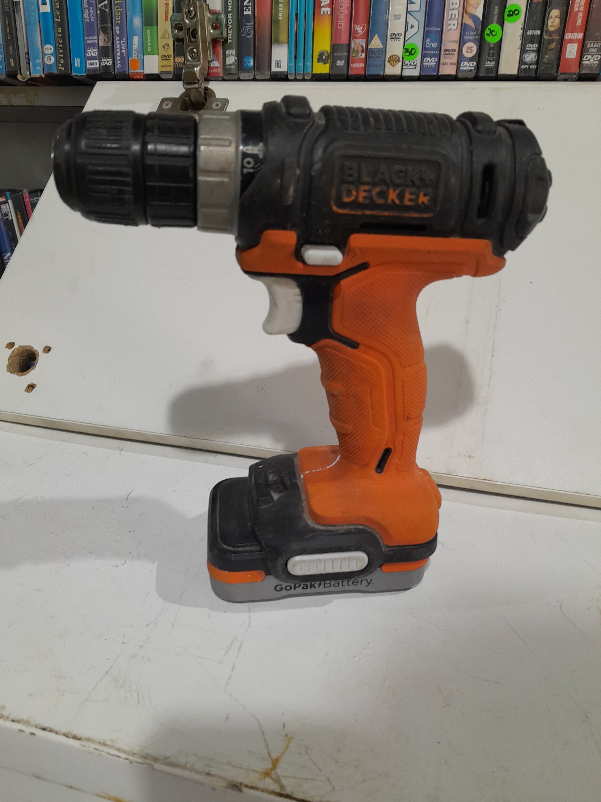 Compact Black&Decker cordless drill featuring an LED work light, great for dark areas and precision work.