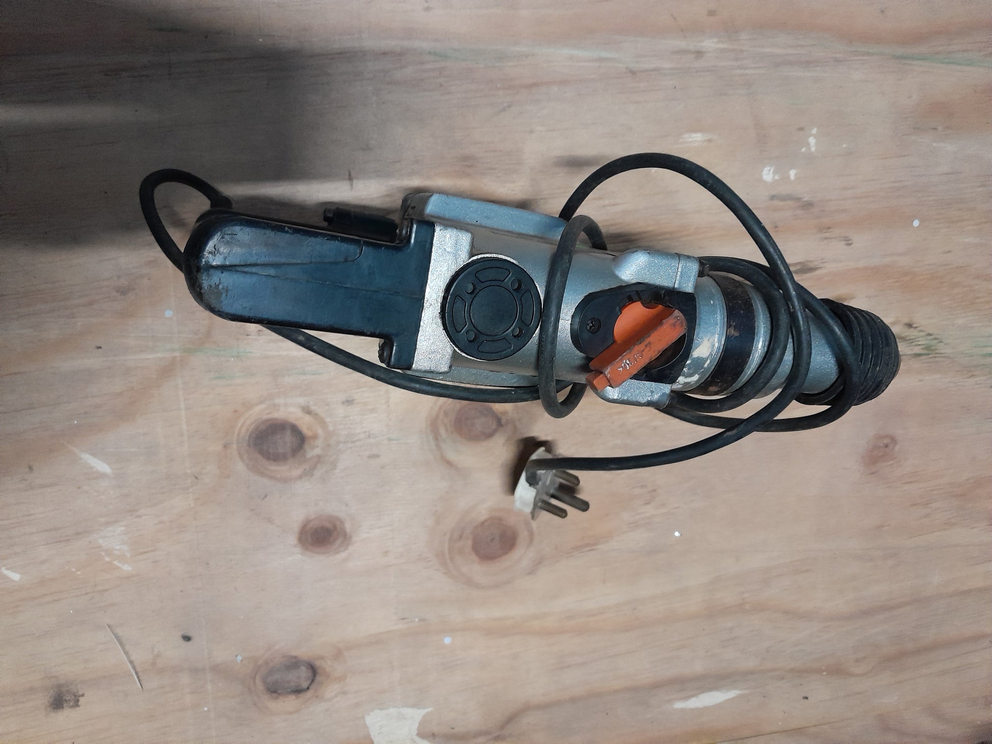 Reliable Stramm Rotary Hammer Drill with 850W capacity, great for home improvement projects.