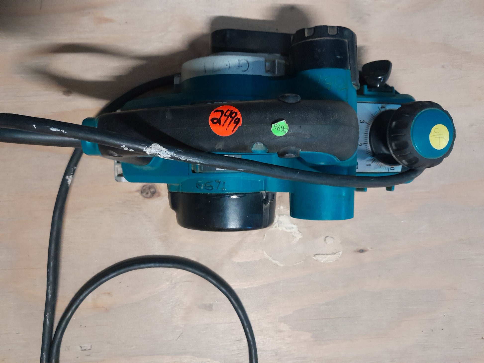 Used Makita KP0810K planer in good condition, perfect for DIY enthusiasts.