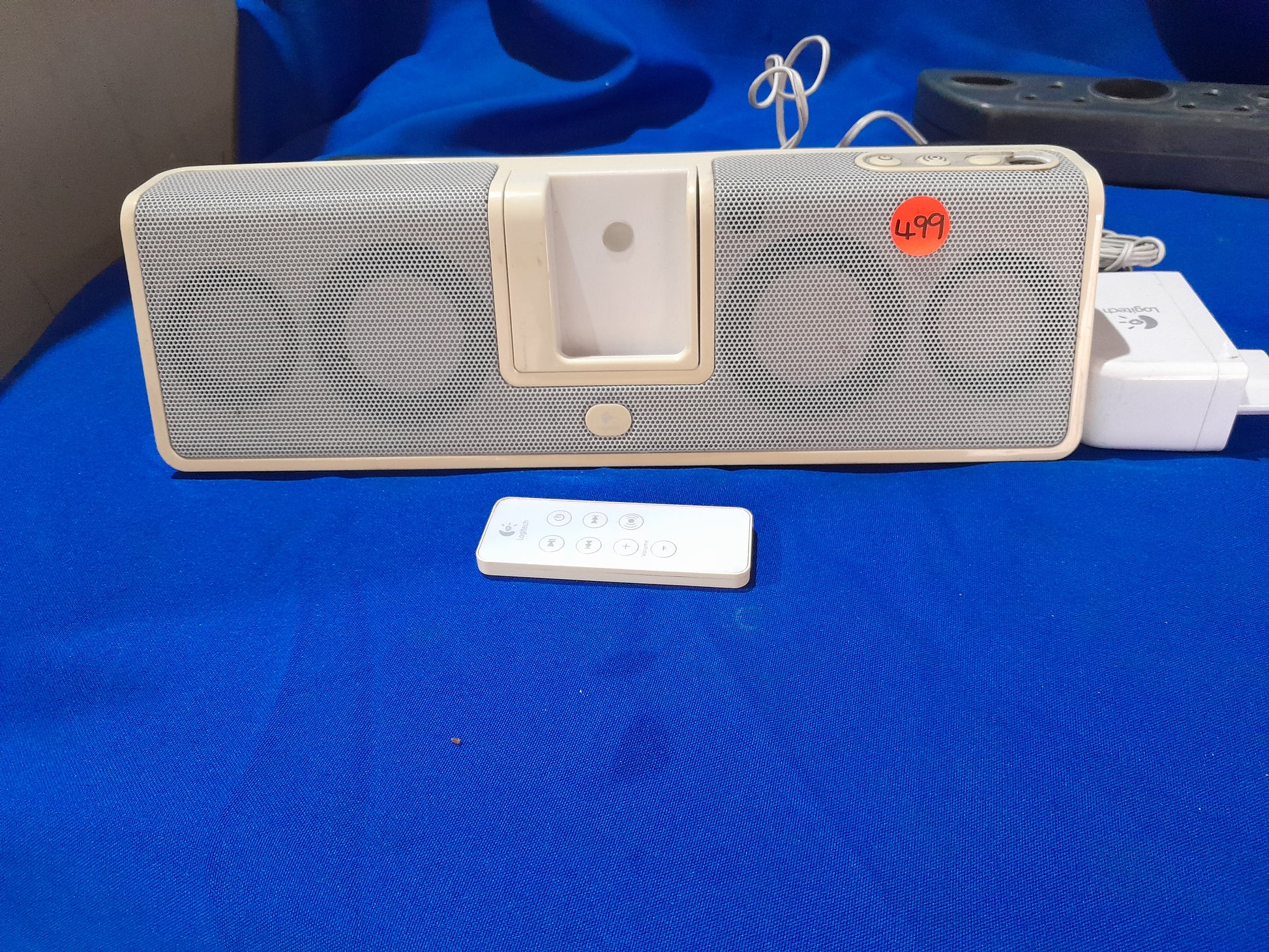  Logitech portable speaker system designed for iPod, featuring 3D processing and stereo mini plug.
