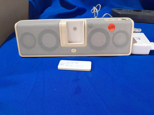  Logitech portable speaker system designed for iPod, featuring 3D processing and stereo mini plug.