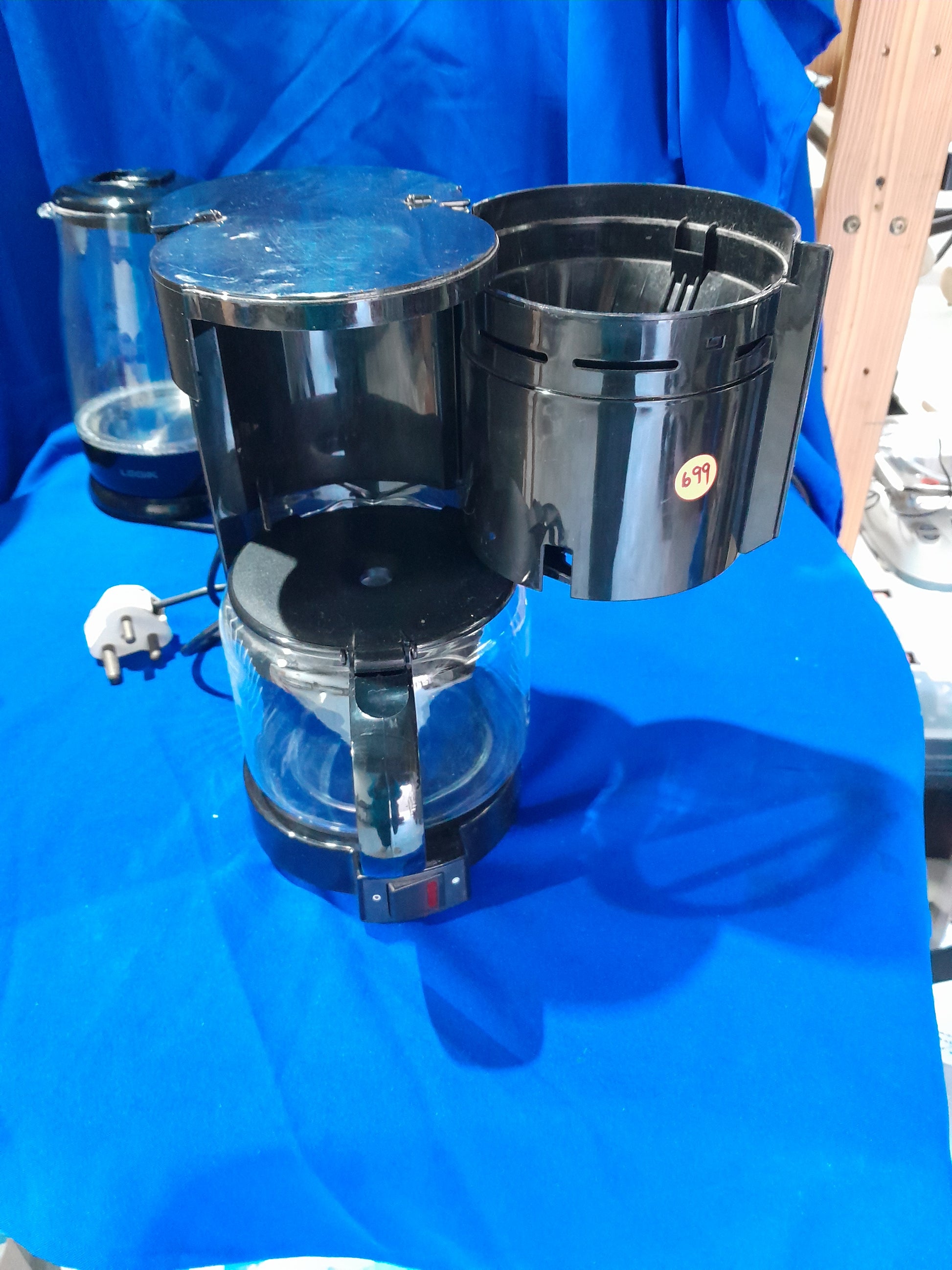 Retro Braun coffee maker, KF40077R, brews 12 cups, perfect addition to any kitchen.