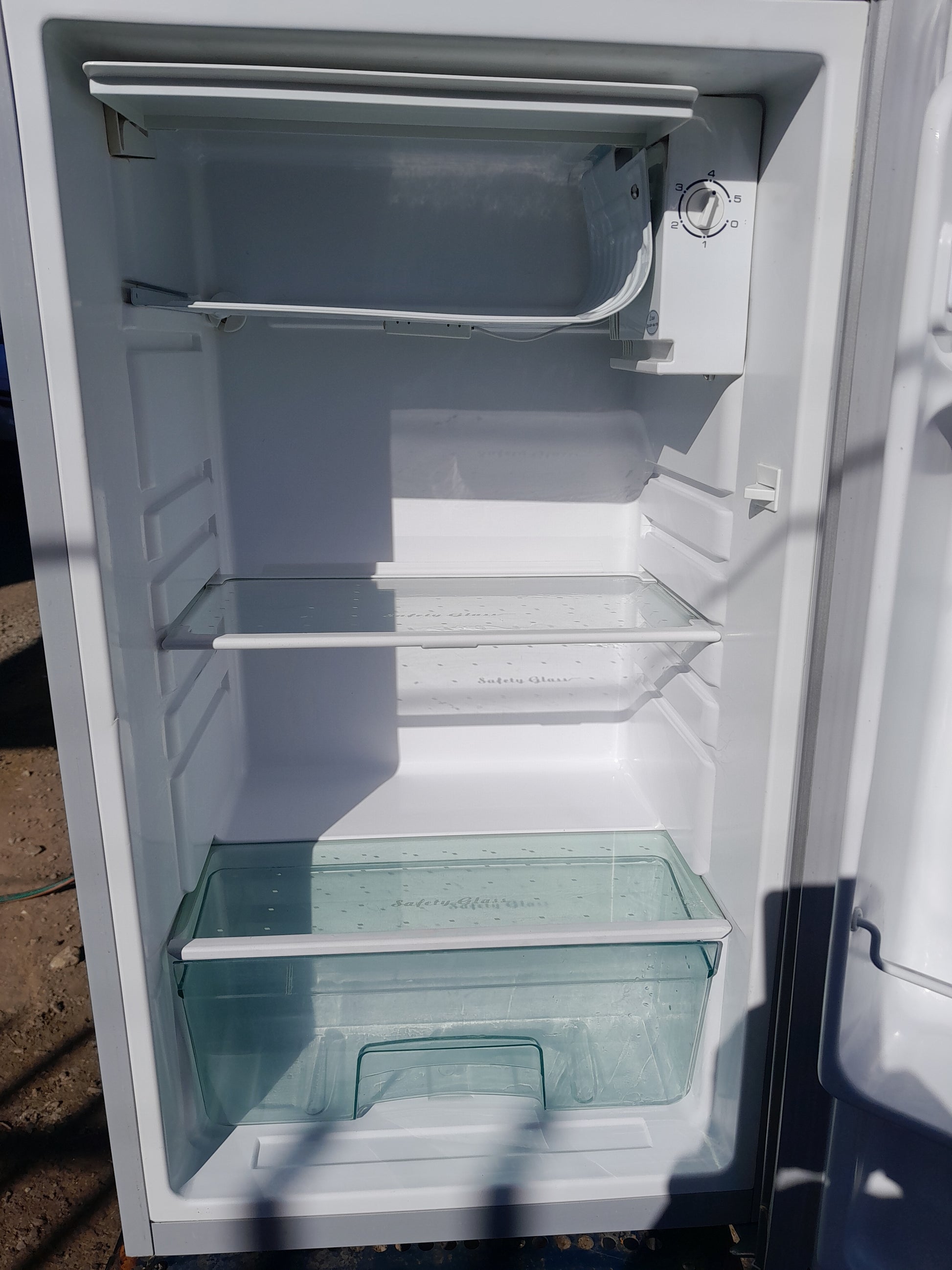 Salton bar fridge with small freezer section, ideal for drinks and snacks.