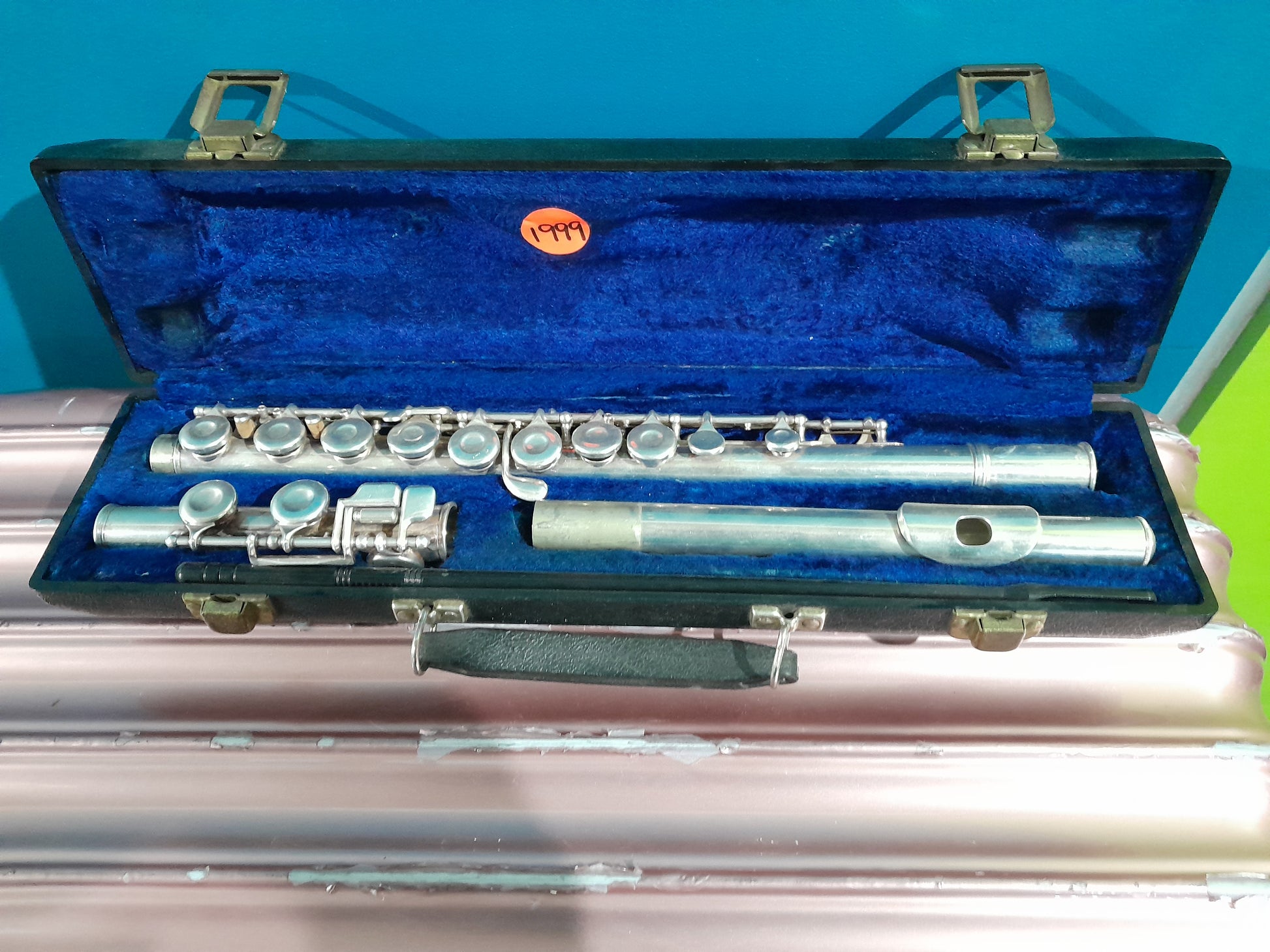 Open case displaying an exquisite King Flute with B foot joint and gizmo key for sale.