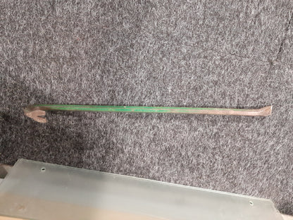 Durable Lasher crowbar, ideal for leverage and demolition, measuring 20x600 mm.