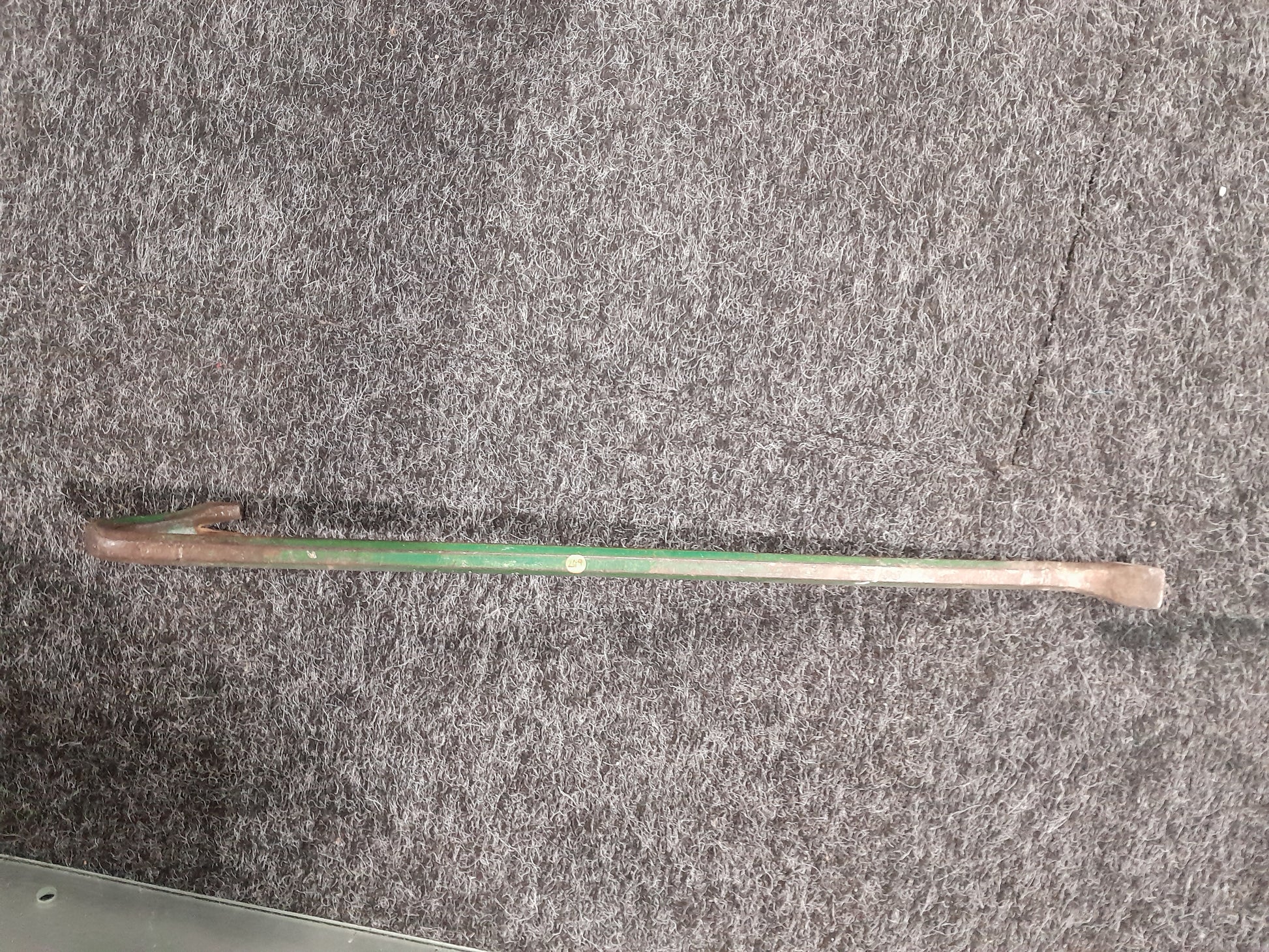 Heavy-duty Lasher crowbar, great for leverage, measuring 20x600 mm for effective prying.