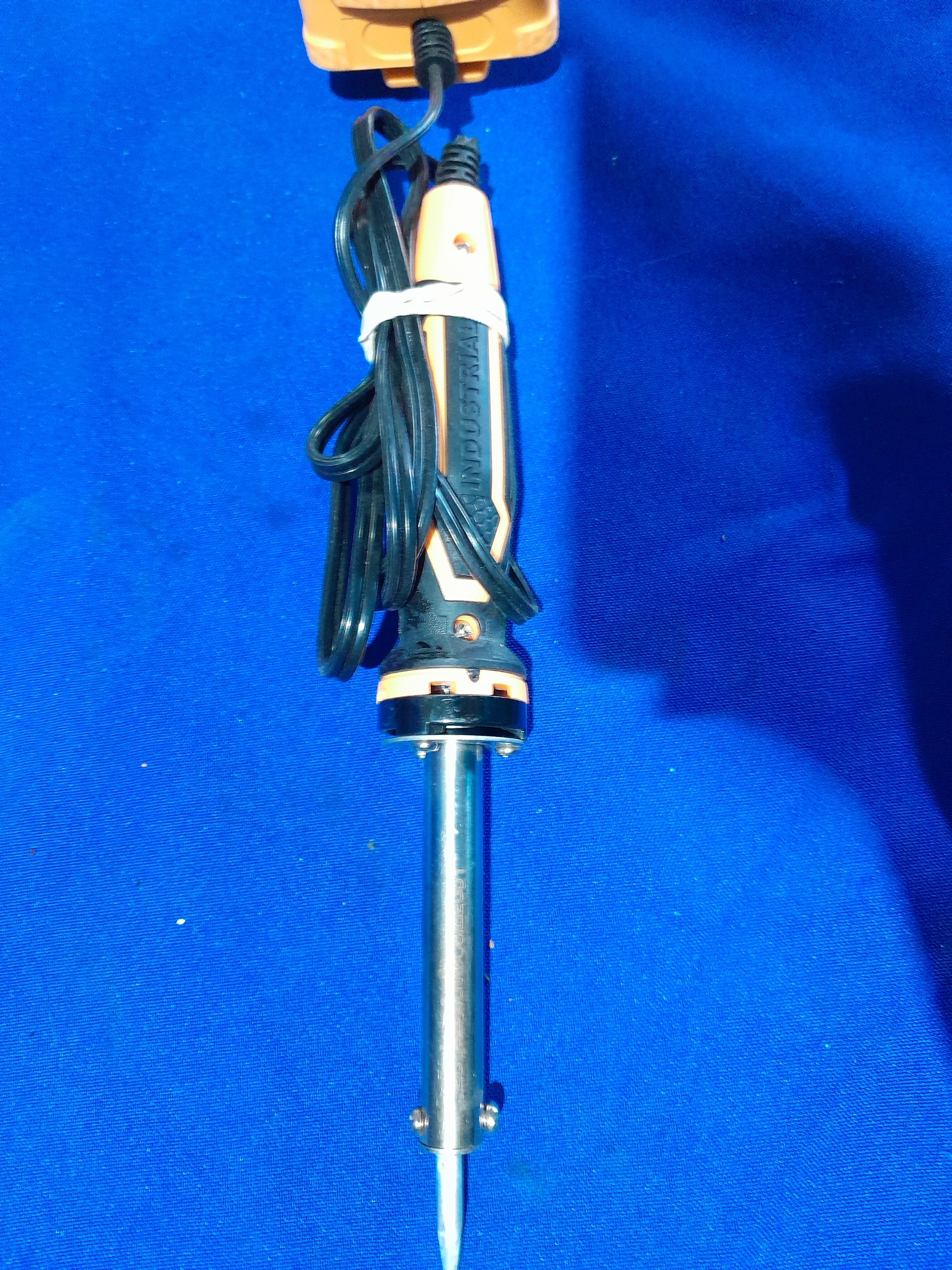 Lithium-ion Ingco 20V soldering iron, featuring a quick preheat time of 3-5 minutes.