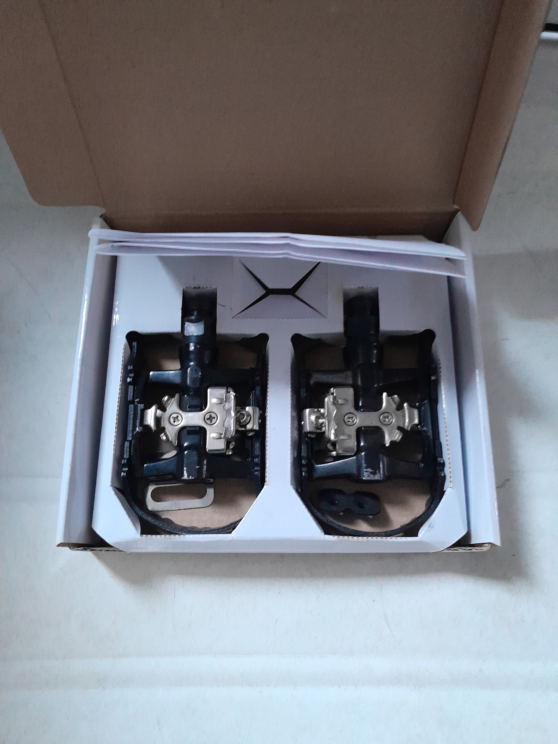 High-quality MTB pedals suitable for clipless and ordinary shoes, waterproof and lightweight.